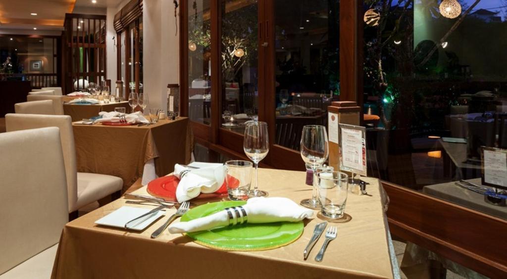 Phuket Ayara Hilltops - Adults & Young Adults 16+ Only מראה חיצוני תמונה